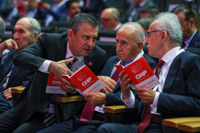 CHP'de tüzük değişikliği kabul edildi
