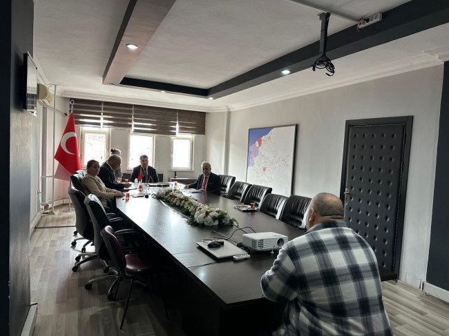 Kaymakam Yılmaz halkın taleplerini dinliyor