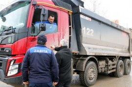 KDZ. EREĞLİ BELEDİYESİ, HAFRİYAT KAMYONLARINA MÜDAHALE ETTİ